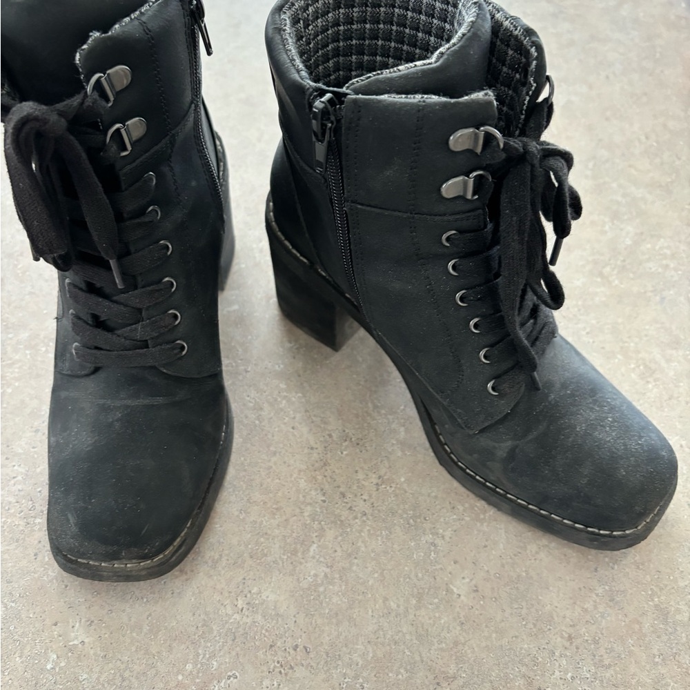 Crown Vintage ankle booties